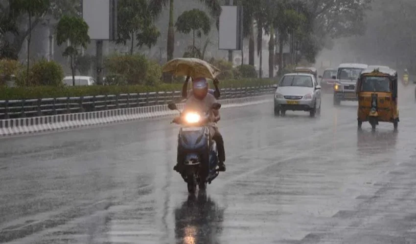 സംസ്ഥാനത്ത് കാലവർഷം ശക്തമാകുന്നു; എട്ട് ജിലകളിൽ അലർട്ട്